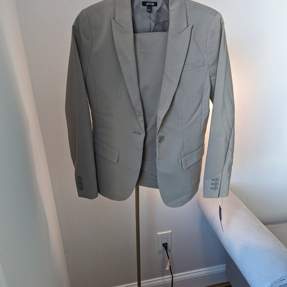 Three-Piece Tan Suit with Two Pairs of Pants (NEW!) - Picture 6 of 6